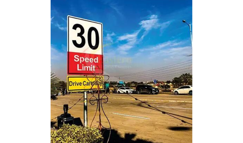 role of sign boards on motorway